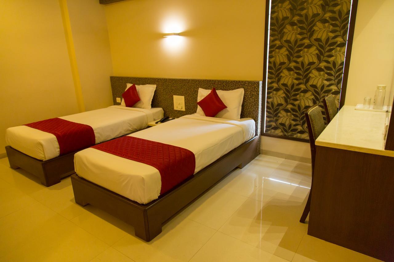 Hotel Sri Sakthi Tiruppur Ngoại thất bức ảnh