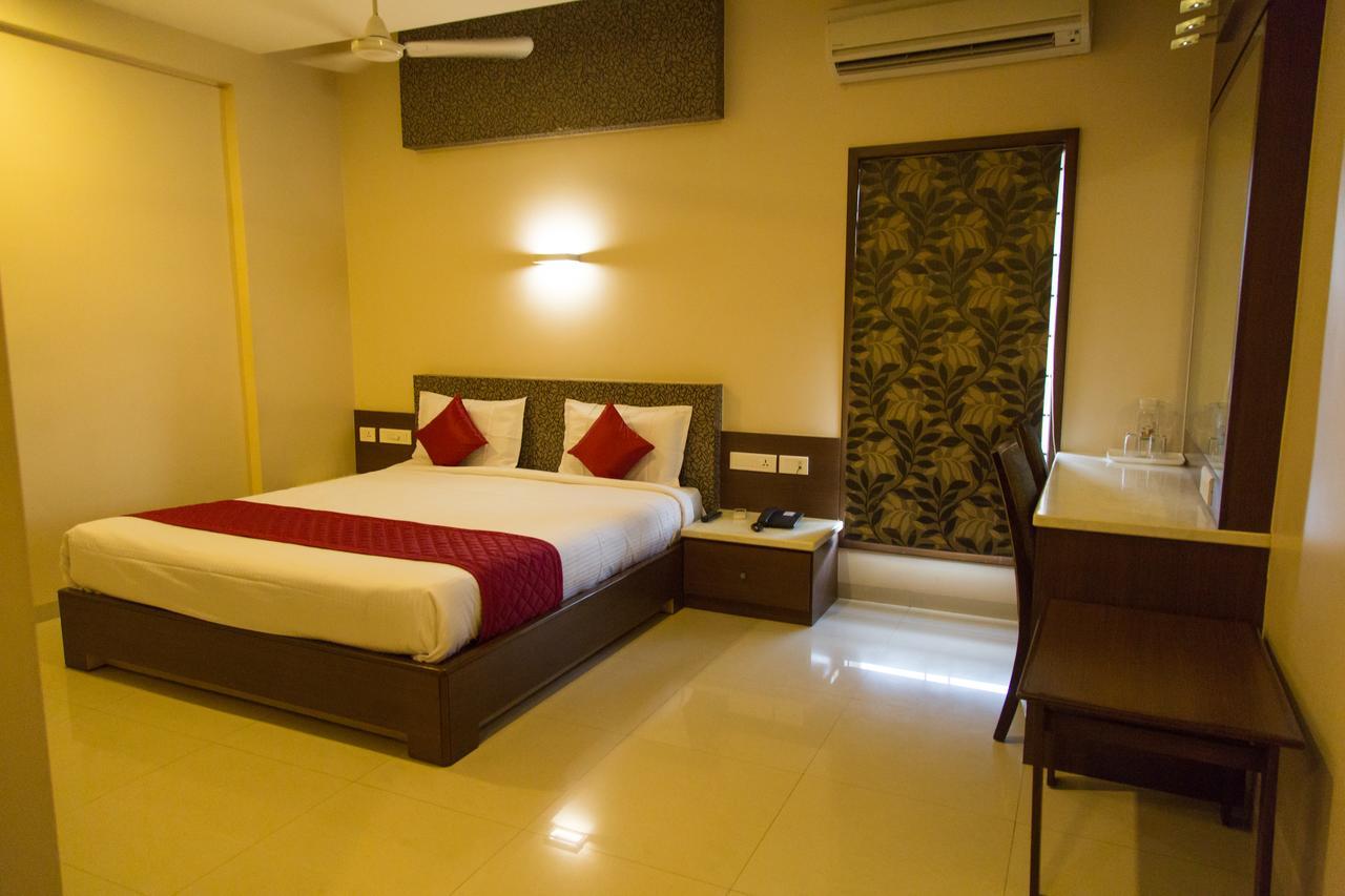 Hotel Sri Sakthi Tiruppur Ngoại thất bức ảnh